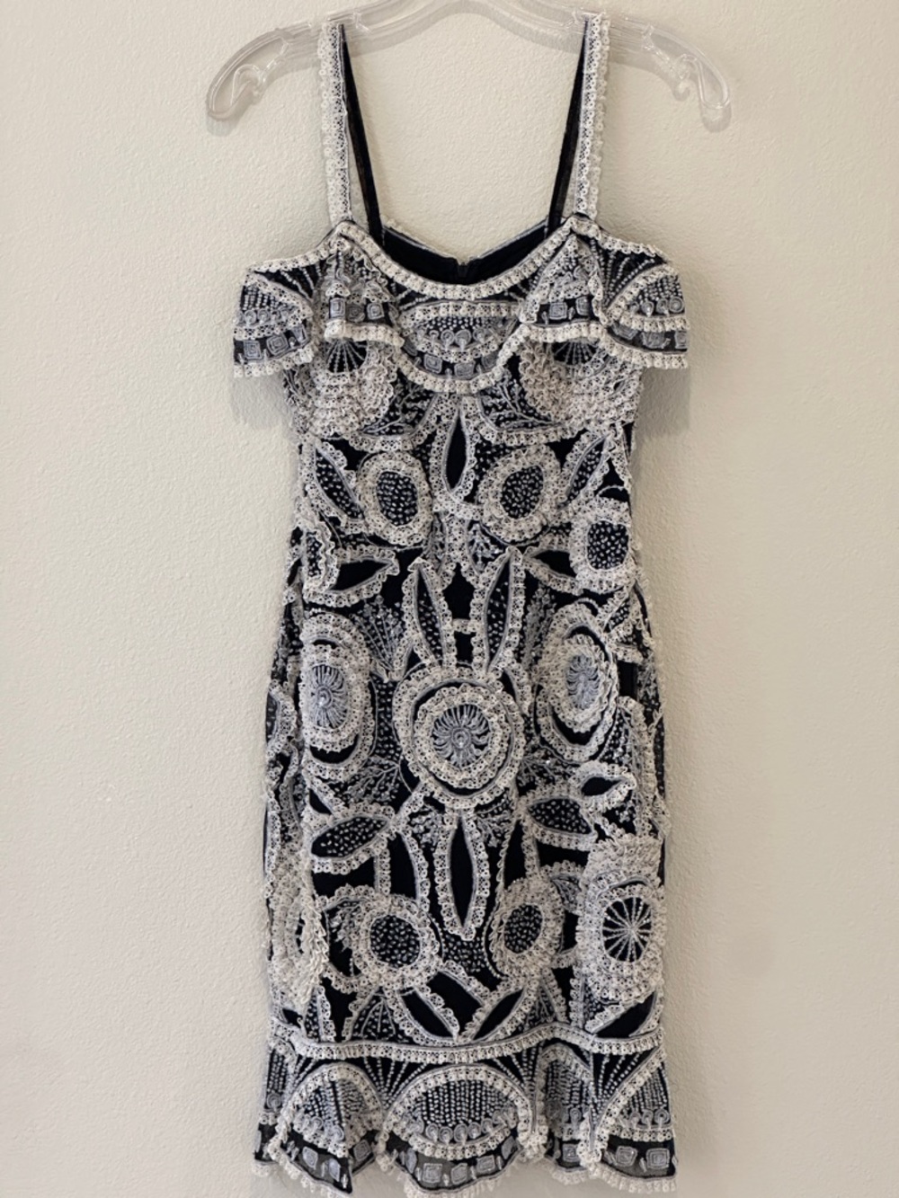 Absolutely Stunning Naeem Khan Black and White Embroidered Dress. Size small.